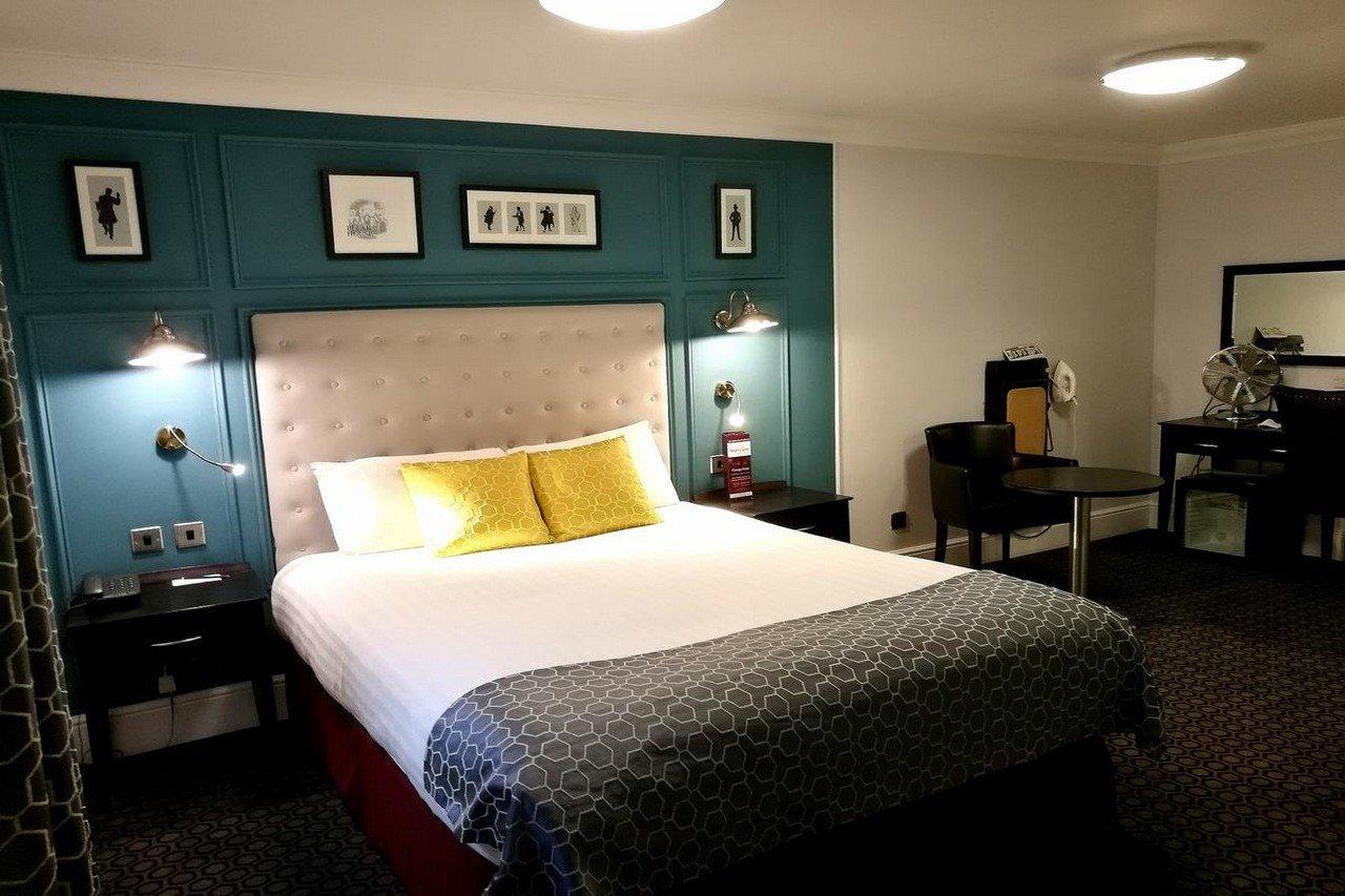Mercure George Hotel, Reading Bagian luar foto